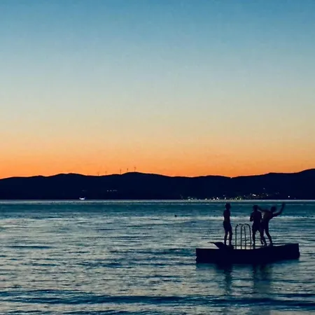 Silent Bay Lucice 펜션 밀나